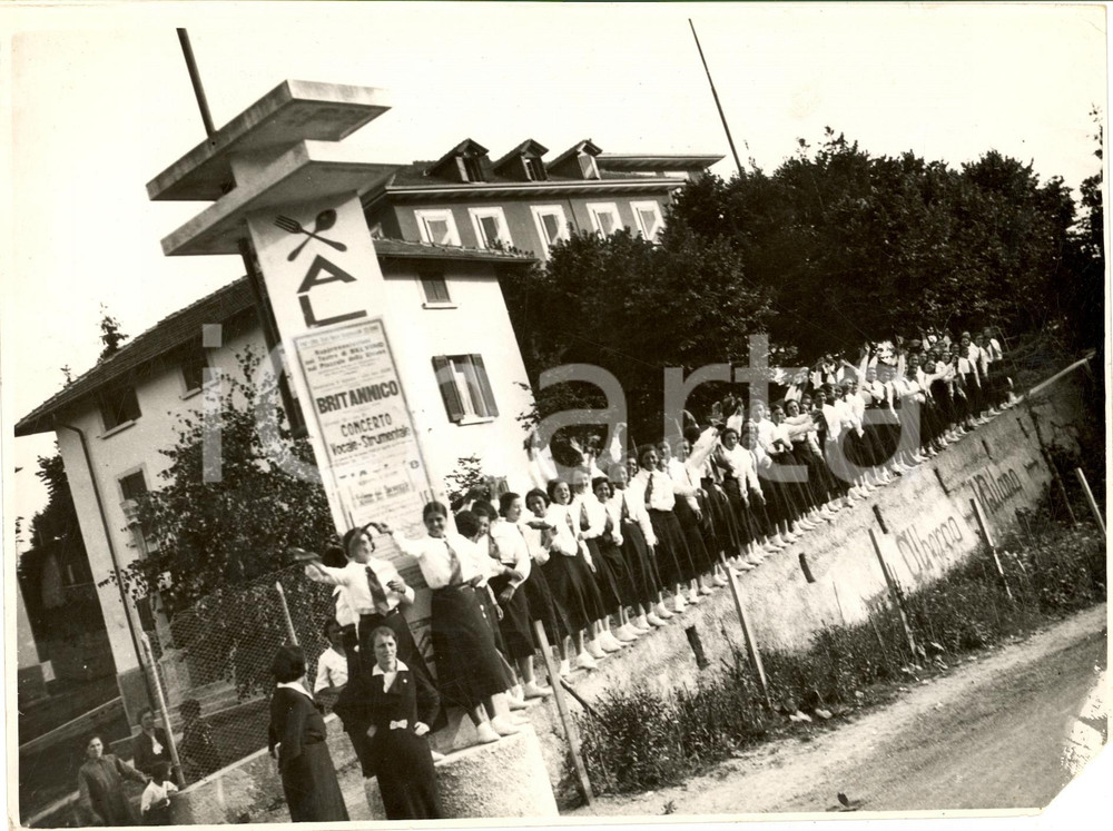 Fotografia d epoca originale 1936 SELVINO BG Giovani Italiane all Albergo MILANO 1
