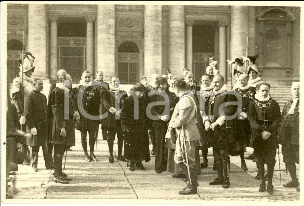 Fotografia d epoca originale 1929 VATICANO Elena d ORLEANS Duchessa d AOSTA dopo udienza a SAN PIETRO Foto 1