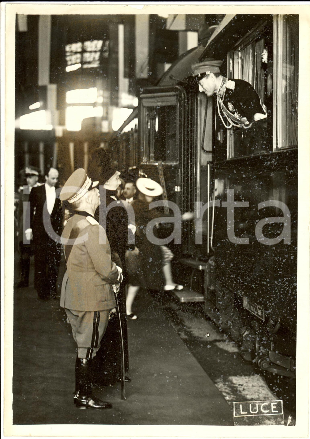 Fotografia d epoca originale 1939 ROMA Paolo di JUGOSLAVIA e Olga SALUTATI partono da STAZIONE TERMINI Foto 1