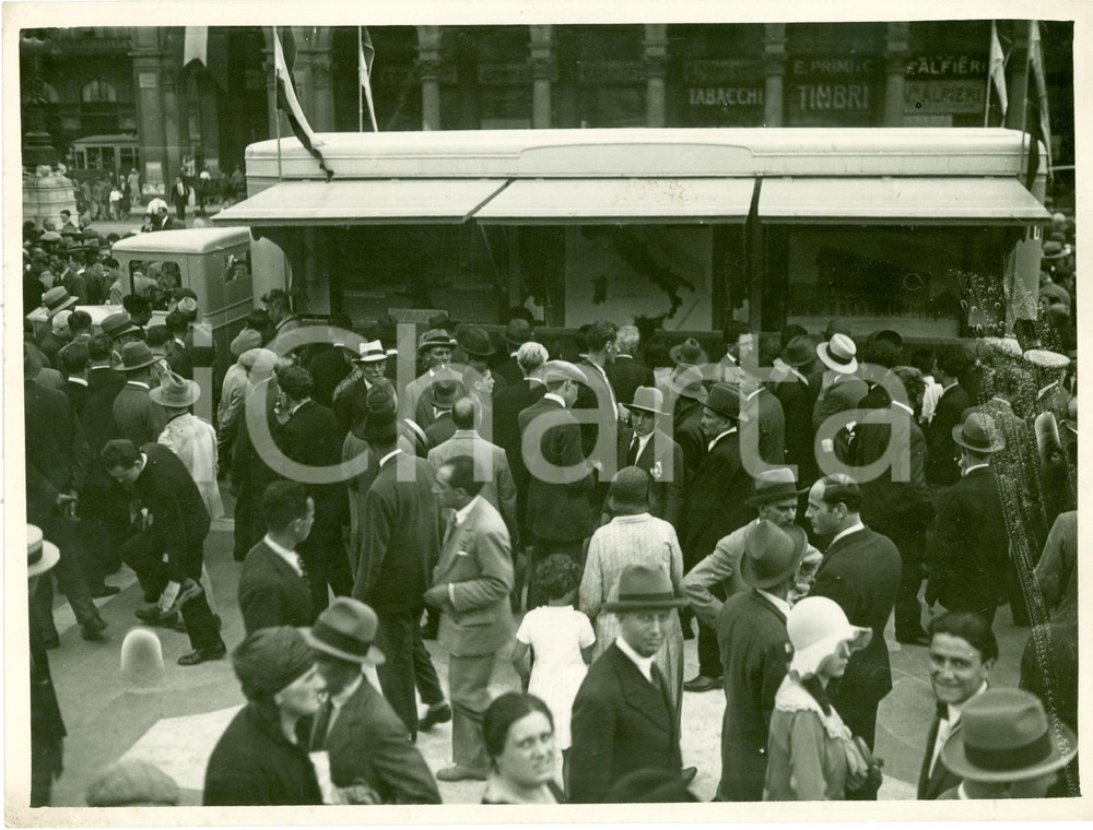 Fotografia d epoca originale 1930 MILANO L autotreno del grano in Piazza DUOMO Fotografia 1