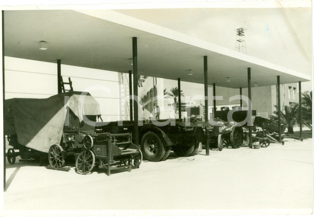 Fotografia d epoca originale 1939 TRIPOLI LIBIA La mostra delle macchine agricole Fotografia 1