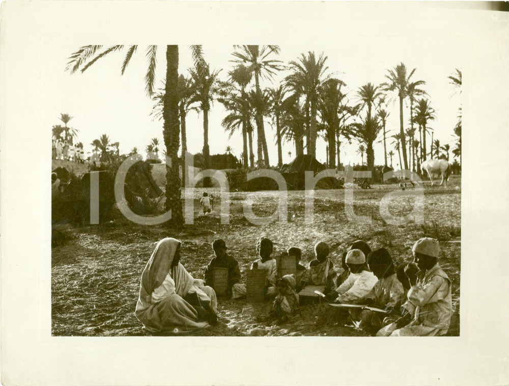 Fotografia d epoca originale 1935 ca TRIPOLI LIBIA Lezione di CORANO all aperto Fotografia PUCCI 1