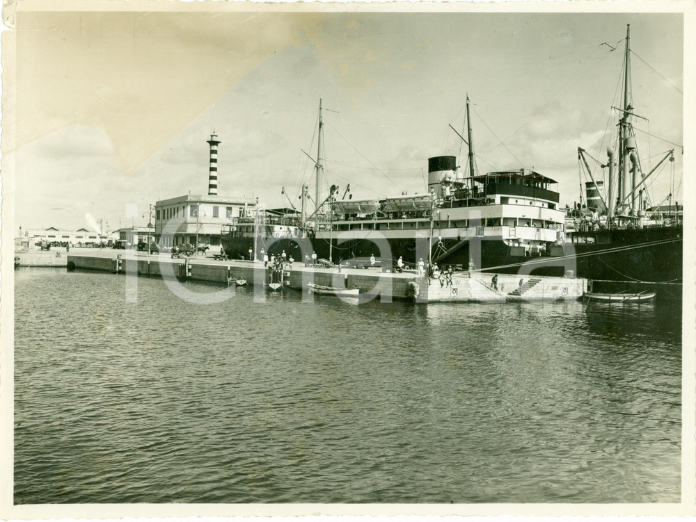 Fotografia d epoca originale 1932 TRIPOLI LIBIA Il pontile 24 GENNAIO al porto Foto ANIMATA 1