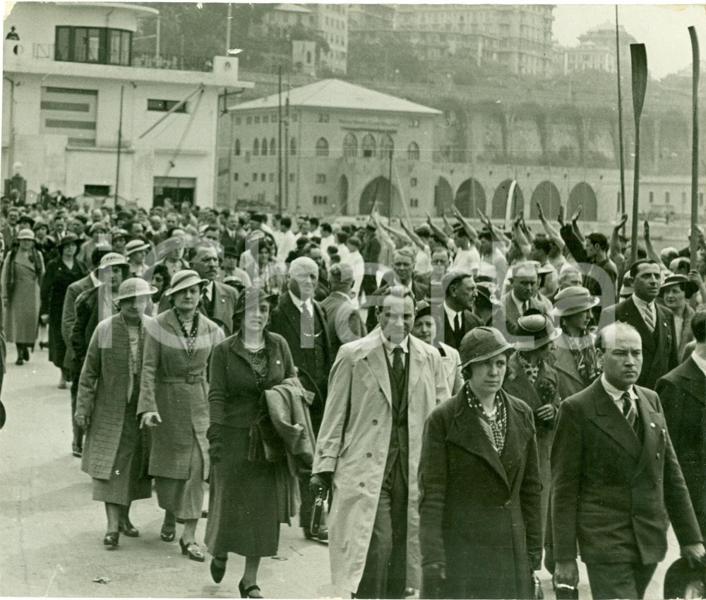 Fotografia d epoca originale 1935 GENOVA Arrivo dei 160 ferrovieri francesi al porto Fotografia 1