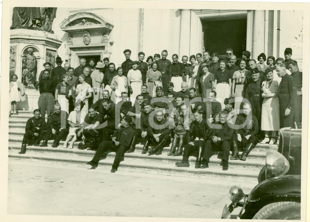 Fotografia d epoca originale 1935 ca TORINO Automobilisti torinesi partono per FUERA DI BARI e PREDAPPIO Foto 1