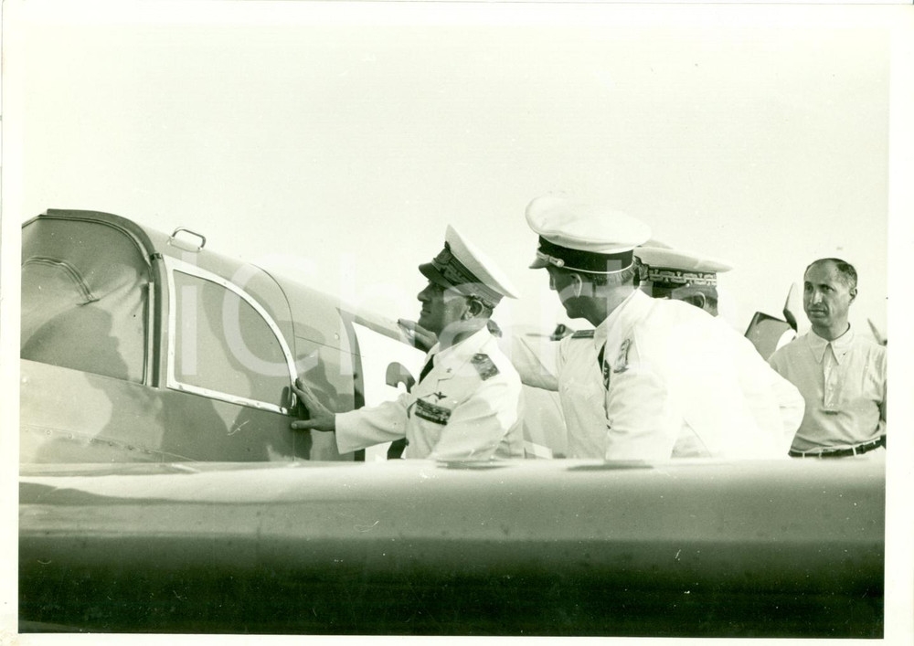 Fotografia d epoca originale 1939 AERONAUTICA Giuseppe VALLE esamina MESSERSCHMITT 108 di Hans DIETRICH 1