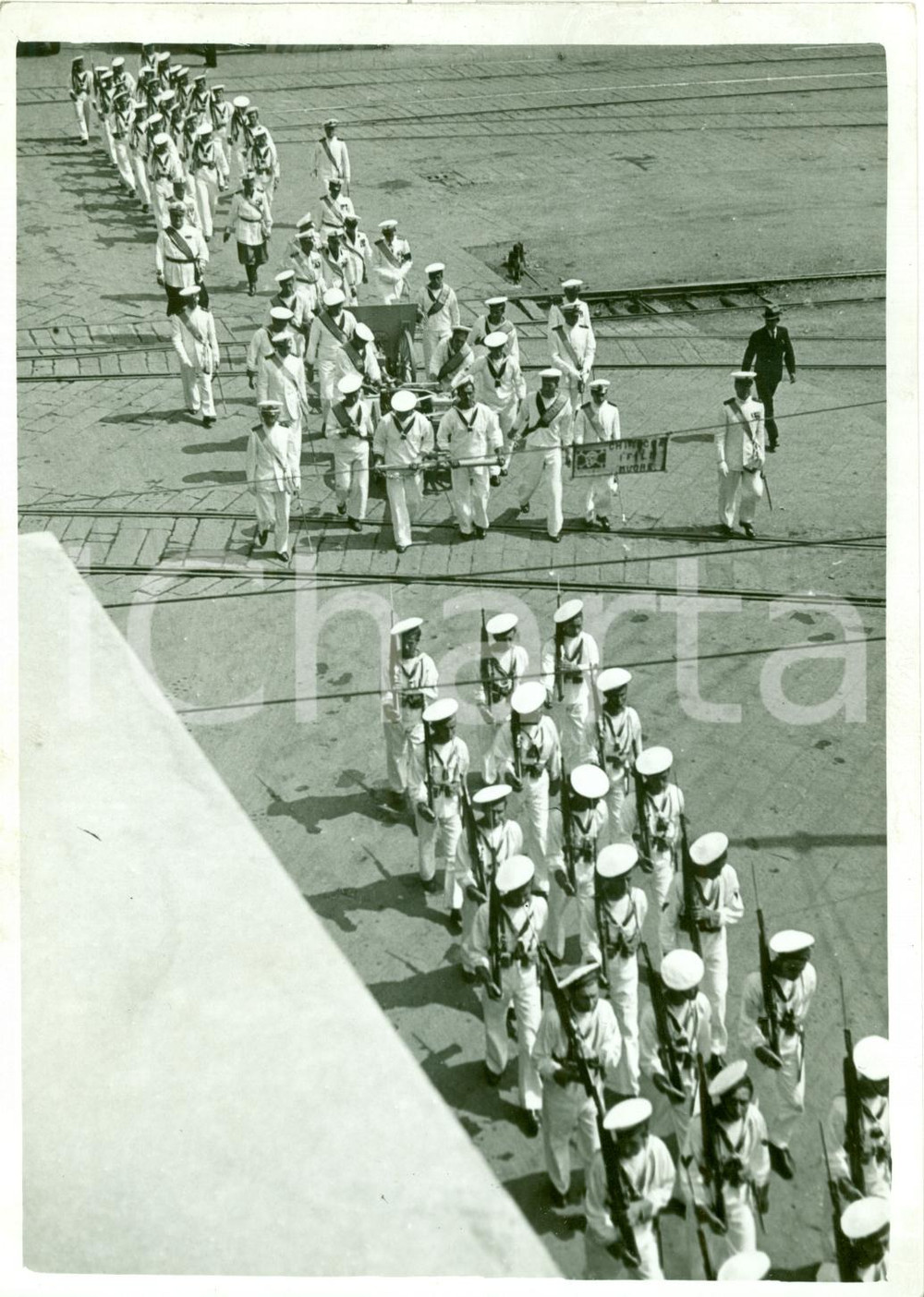 Fotografia d epoca originale 1939 GENOVA Trasporto bandiere navali di combattimento FOTOGRAFIA 1