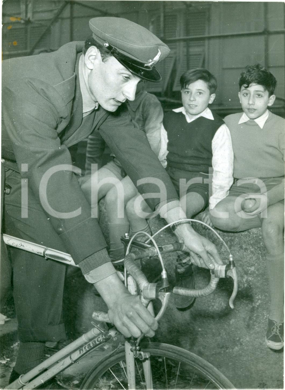 Fotografia d epoca originale 1956 GIRO D ITALIA Ciclista Mino DE ROSSI si allena per bambini Fotografia 1