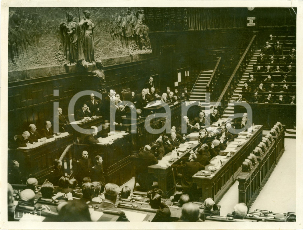 Fotografia d epoca originale 1938 ROMA Benito MUSSOLINI pronuncia storico discorso su ANSCHLUSS a Camera FOTO 1