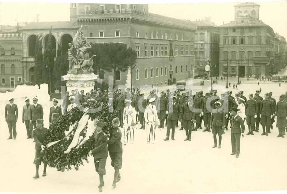 Fotografia d epoca originale 1930 ROMA Allievi Aeroporto LITTORIO omaggio a MILITE IGNOTO Piazza VENEZIA Foto 1