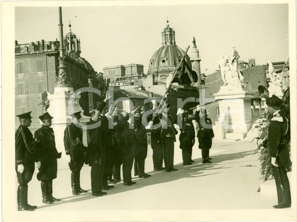 Fotografia d epoca originale 1930 ROMA Vigili notturni di MILANO omaggio al MILITE IGNOTO Fotografia 1