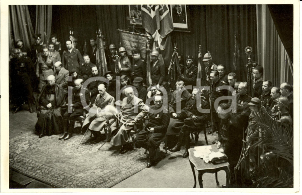 Fotografia d epoca originale 1936 Milano DUCA DI BERGAMO consegna TESSERA COMBATTENTI discorso REMO FASANI 1