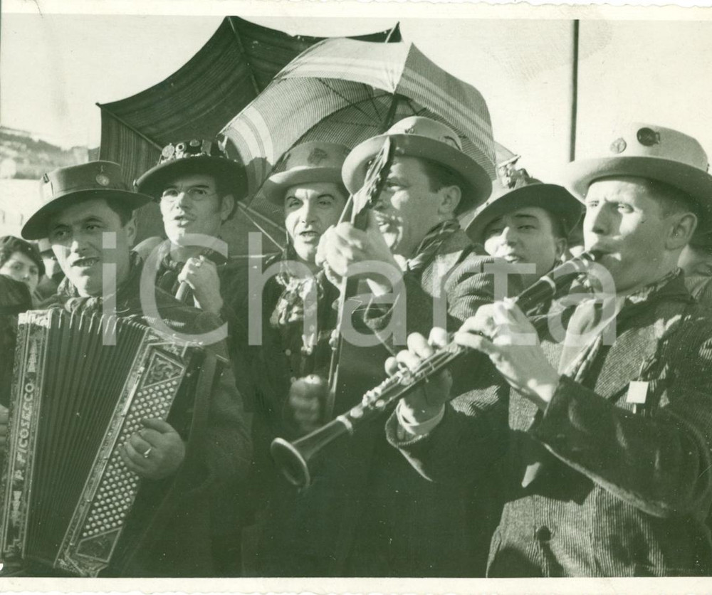 Fotografia d epoca originale 1939 BASSANO DEL GRAPPA VI Banda musicale LUGO VICENTINO al carnevale Foto 1