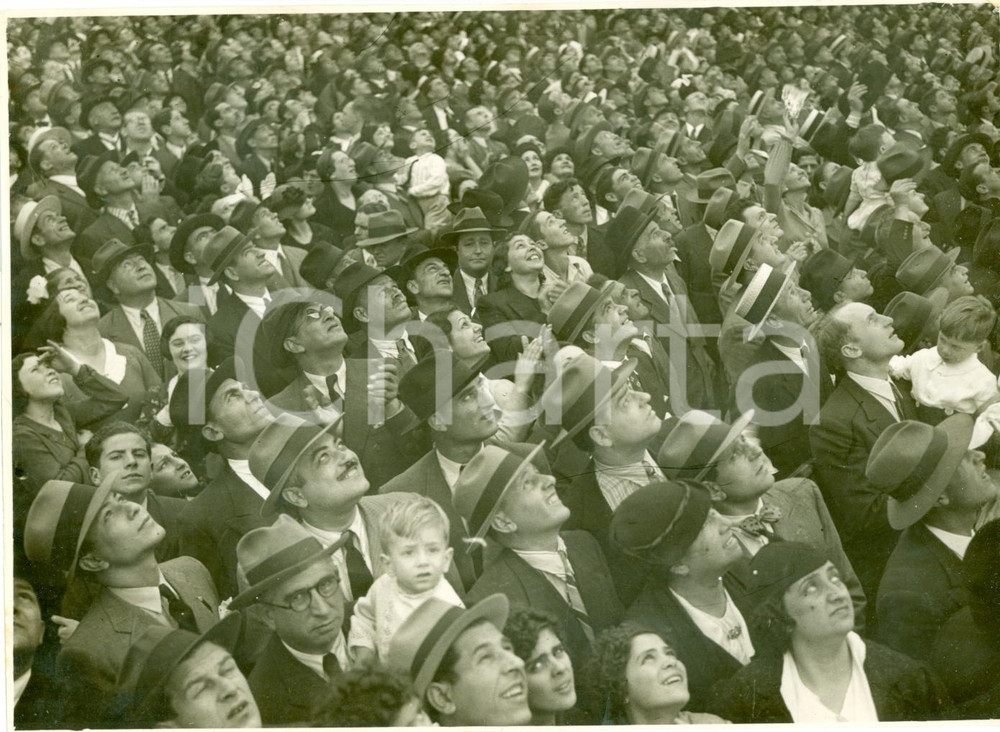 Fotografia d epoca originale 1937 BUENOS AIRES Folla Avenida COSTANERA ammira squadriglia italiana AVIAZIONE 1