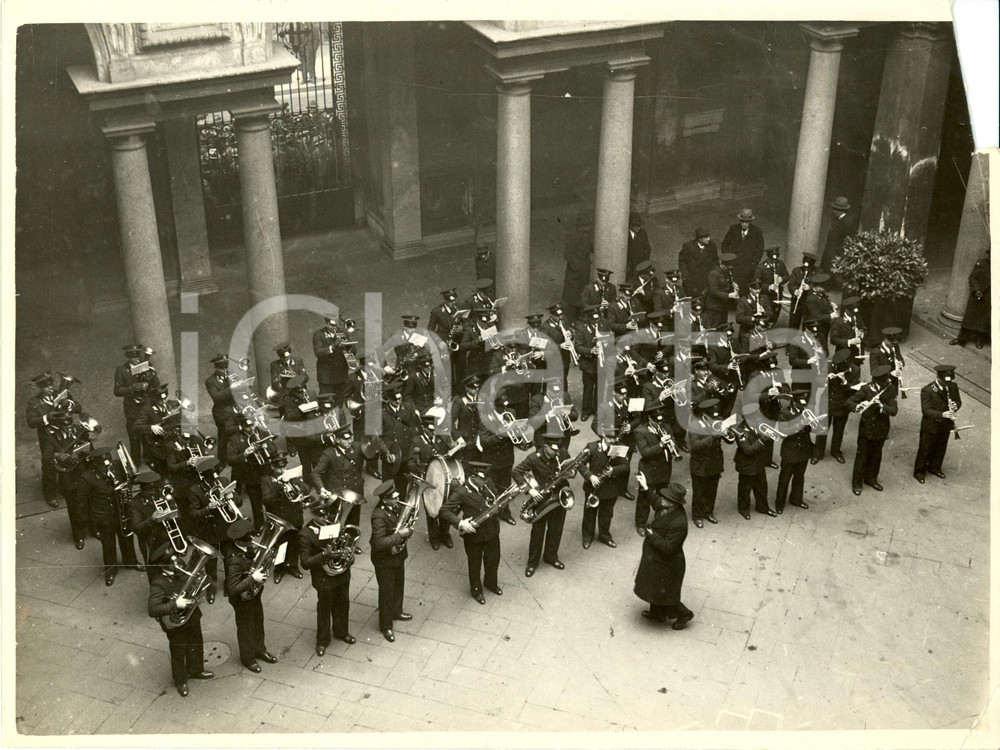 Fotografia d epoca originale 1938 MILANO La banda cittadina Capodanno a Palazzo MARINO Foto DANNEGGIATA 1