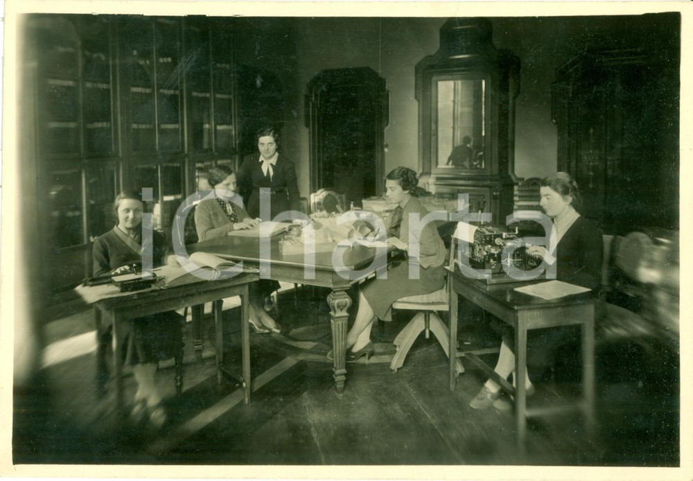 Fotografia d epoca originale 1937 MONZA MB Biblioteca ciechi Donne cieche trascrivono libri in BRAILLE Foto 1