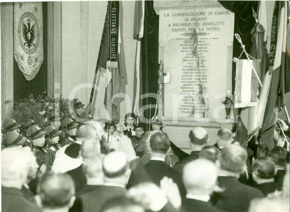 Fotografia d epoca originale 1935 MILANO Cerimonia ISTITUTO DERELITTI per nuova lapide ai Caduti Fotografia 1