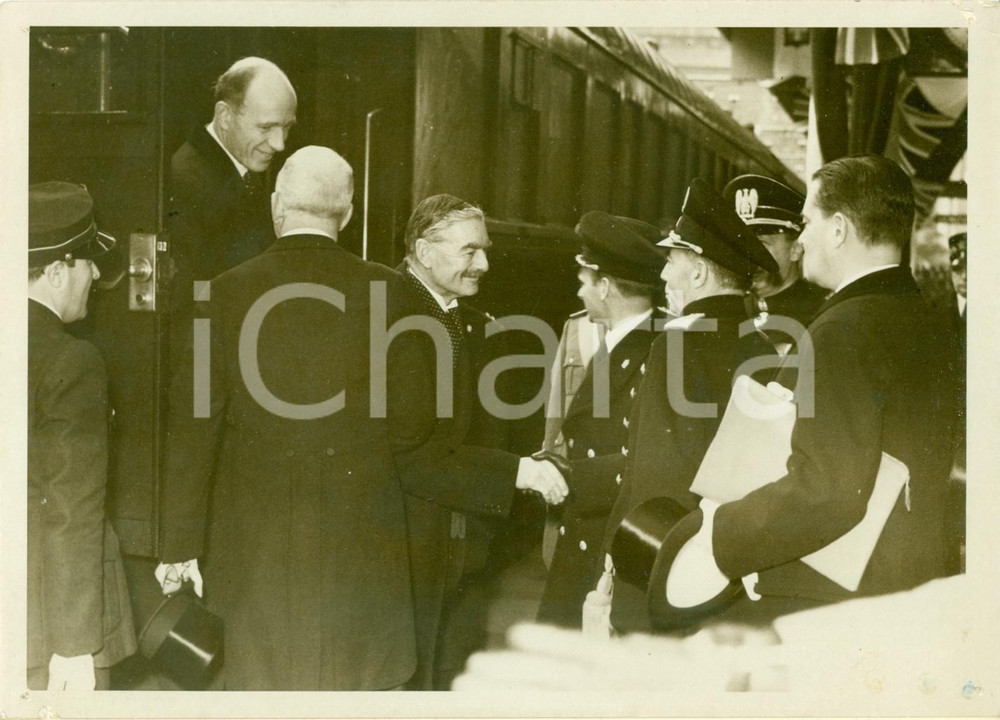 Fotografia d epoca originale 1939 GENOVA Neville CHAMBERLAIN arriva alla Stazione di BRIGNOLE Fotografia 1