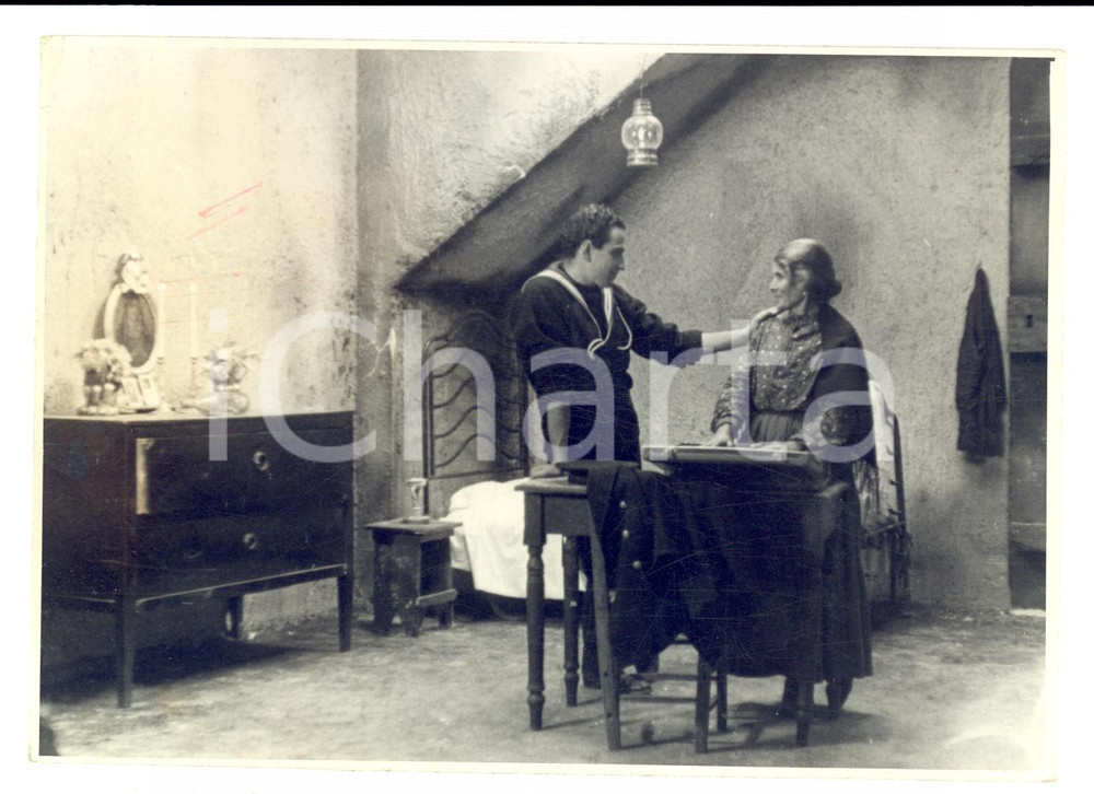 Fotografia d epoca originale 1940 CINEMA Scena del film  Borgo Smeraldo  di Vittorio GALLO Foto RARA 1