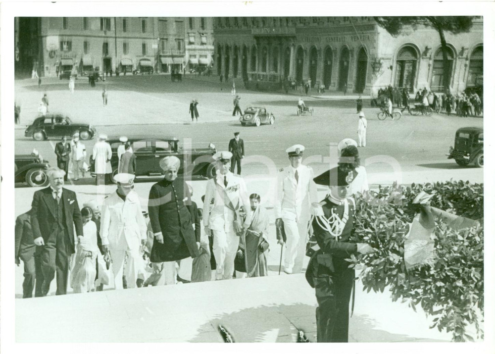 Fotografia d epoca originale 1939 ROMA Jayachamarajendra WADIYAR principe di MYSORE al MILITE IGNOTO Foto 1