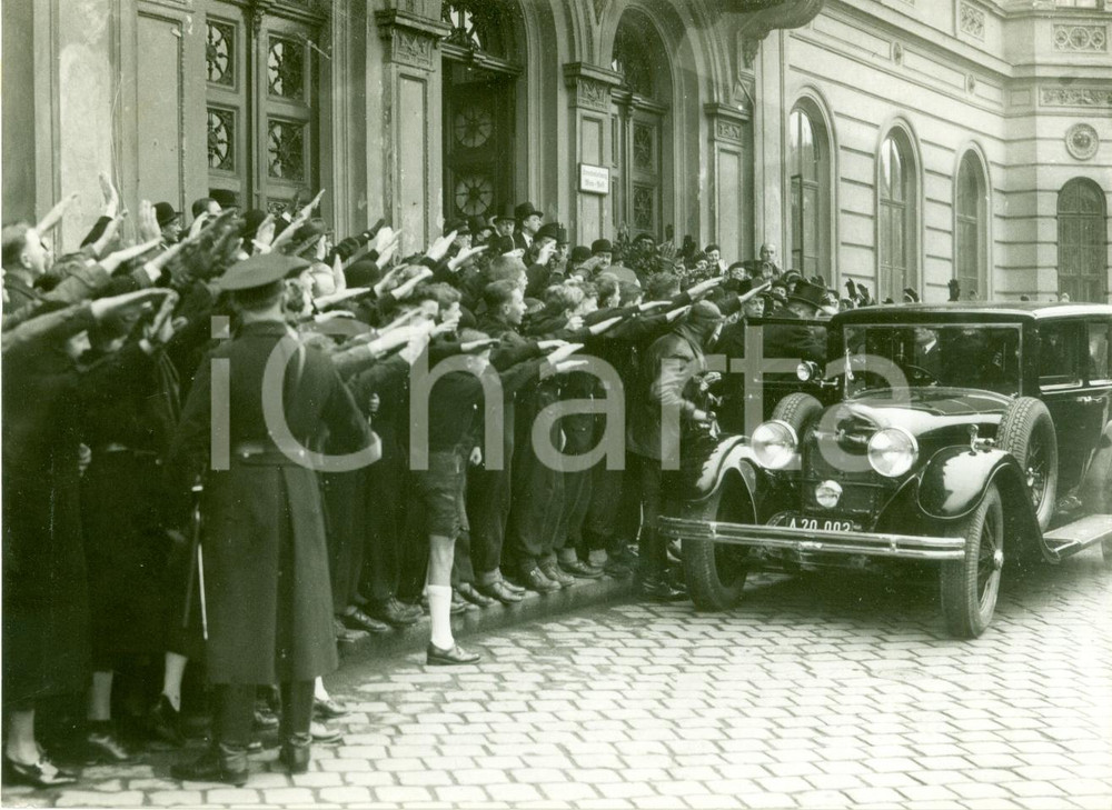 Fotografia d epoca originale 1937 WIEN O Konstantin VON NEURATH parte in auto da WIENER WESTBAHNHOF Foto 1