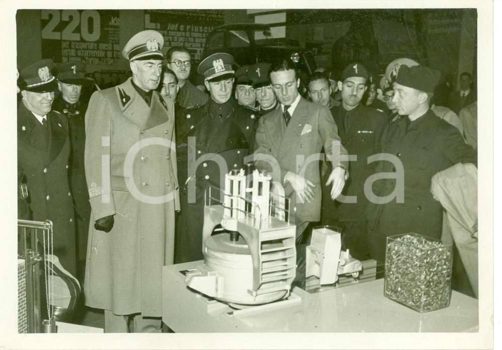 Fotografia d epoca originale 1938 TORINO Dino ALFIERI Paolo Ignazio THAON DI REVEL visitano Mostra Autarchia 1