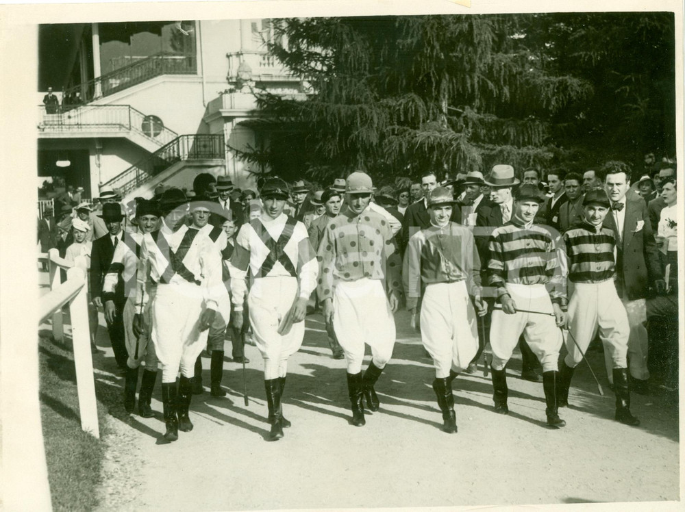 Fotografia d epoca originale 1936 MILANO SAN SIRO Gruppo fantini al Gran premio di galoppo FOTOGRAFIA 1