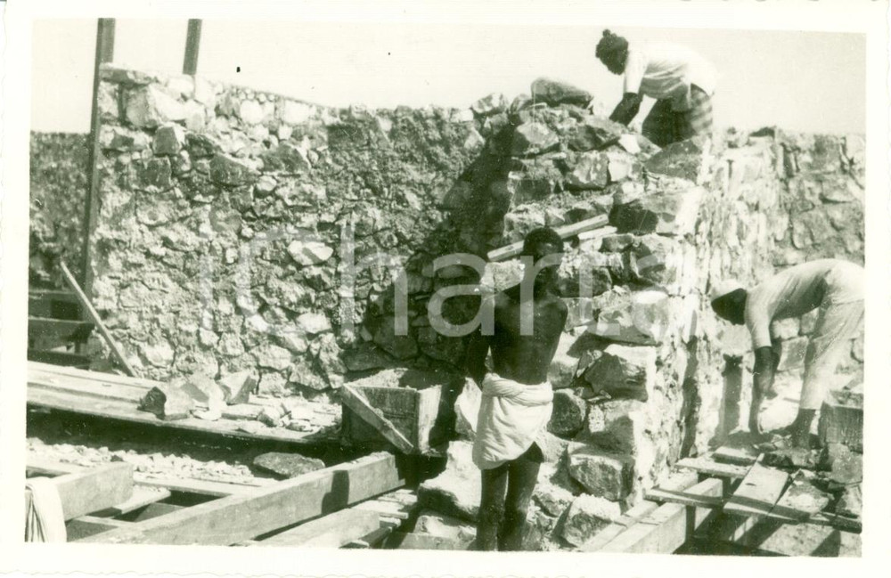 Fotografia d epoca originale 1930 ca MUSTAHIL ETIOPIA Operai indigeni costruiscono fortino FOTOGRAFIA 1