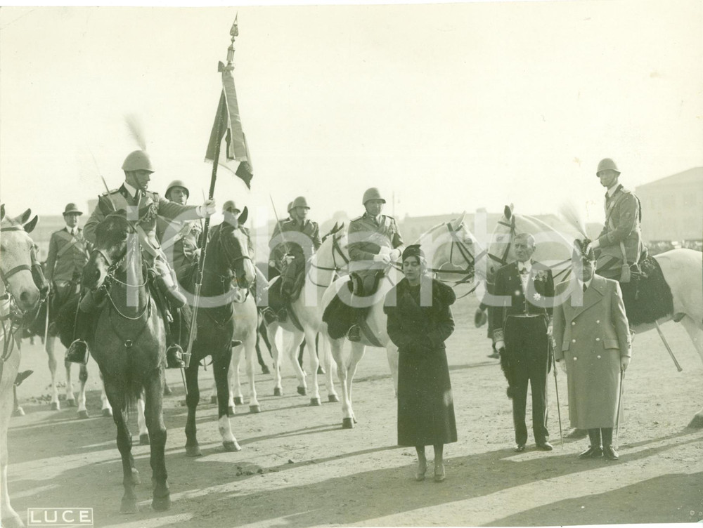 Fotografia d epoca originale 1936 ROMA CASERMA MACAO Maria di SAVOIA labaro per 13Â° Reggimento ARTIGLIERIA 1