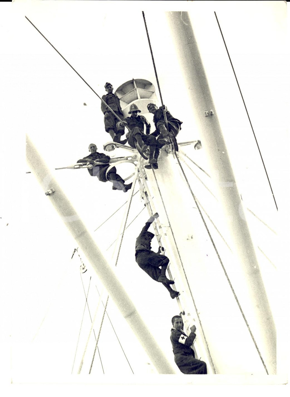 Fotografia d epoca originale 1935 AOI ETIOPIA Militari dei reparti coloniali sul pennone di una nave Foto 1