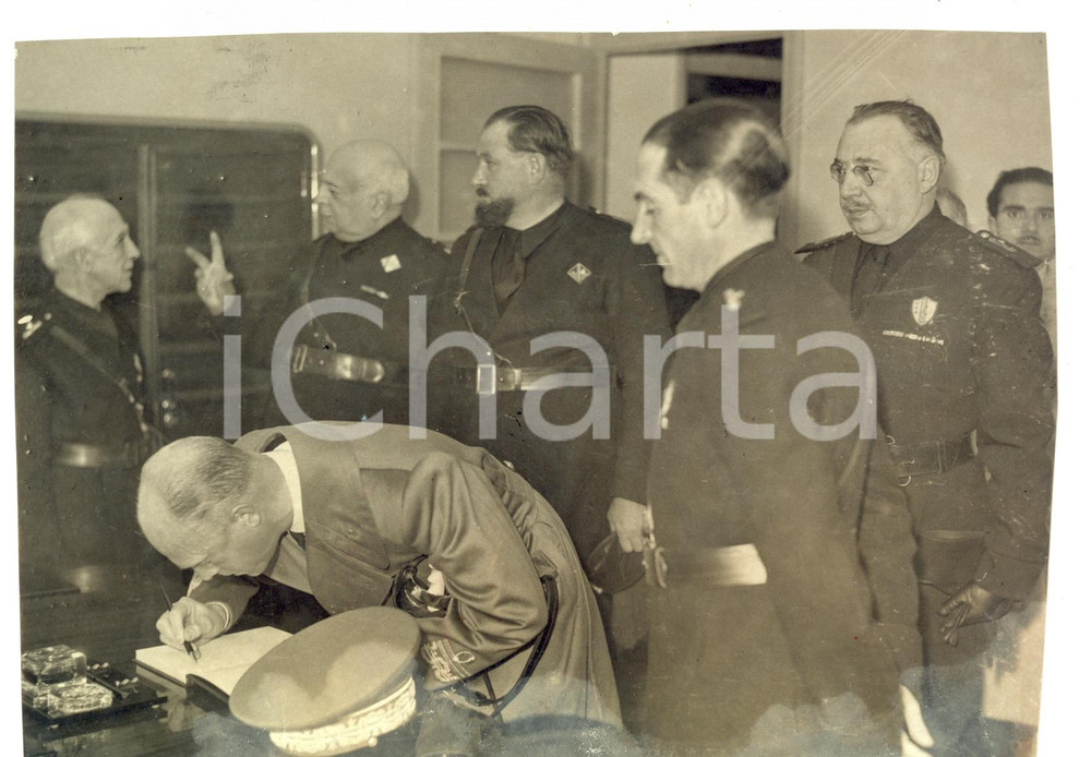 Fotografia d epoca originale 1937 MILANO Duca di BERGAMO e SOLMI in visita ai minorenni traviati DANNEGGIATA 1