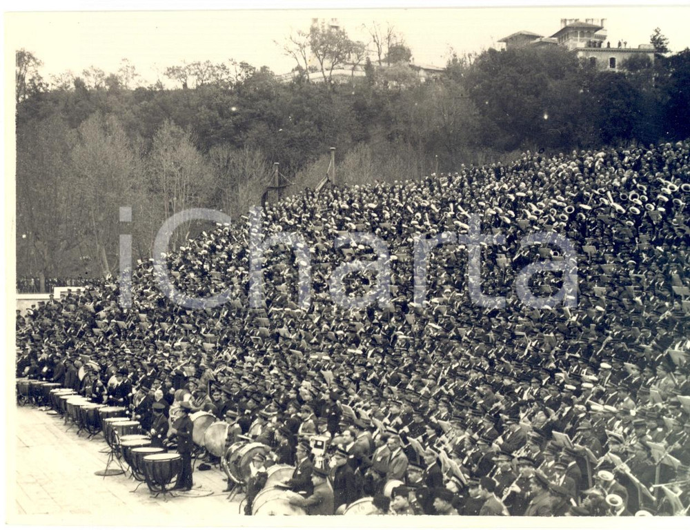 Fotografia d epoca originale 1930 ca ROMA Piazza di SIENA Grande banda musicale in concerto Foto SANGIORGI 1