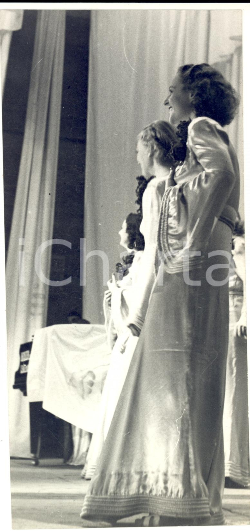 Fotografia d epoca originale 1930 ca MILANO TEATRO ODEON  Compagnia BORBONI BETRONE  Sezione ragioneria 1