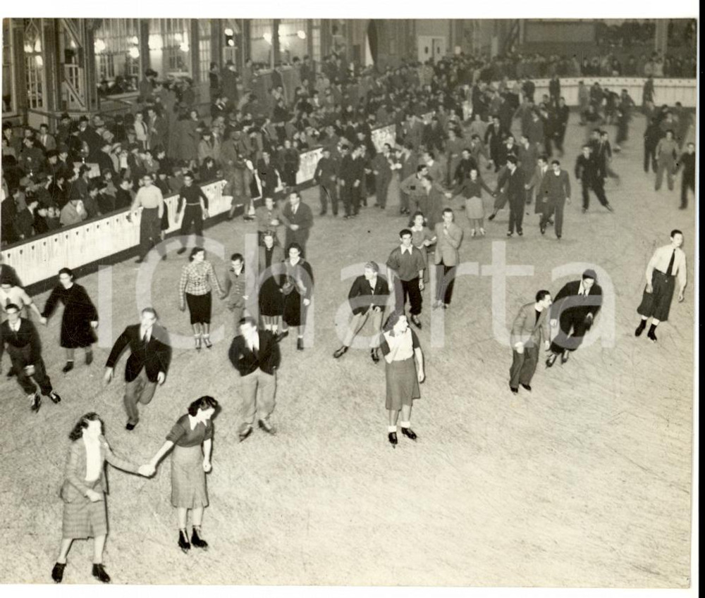 Fotografia d epoca originale 1939 MILANO Pattinatori alla riapertura del PALAZZO DEL GHIACCIO Foto 1
