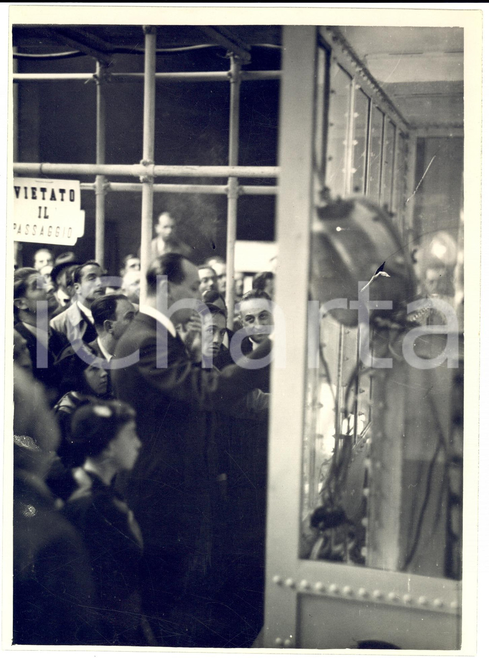 Fotografia d epoca originale 1935 MILANO Fiera Campionaria  DUCA DI SPOLETO osserva immersioni palombari 1