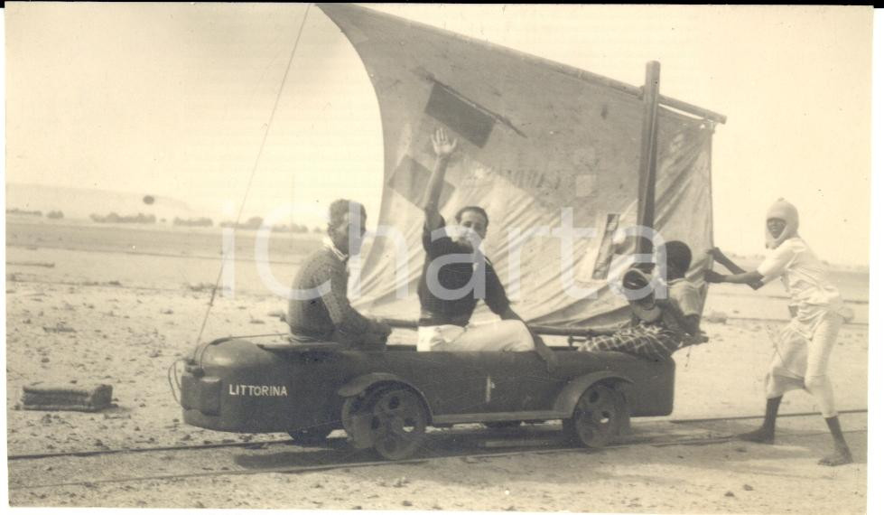 Fotografia d epoca originale 1935 AOI HORDIO SOMALIA Coloni italiani su LITTORINA a vela Foto 12 x 7 1