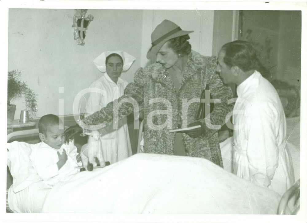 Fotografia d epoca originale 1938 NAPOLI Maria JosÃ© di SAVOIA visita Ospedale per bambini RAVASCHIERI Foto 1