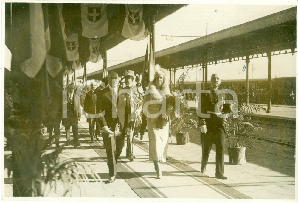 Fotografia d epoca originale 1931 NAPOLI Principe UMBERTO II Maria JosÃ© di SAVOIA arrivano alla stazione FOTO 1