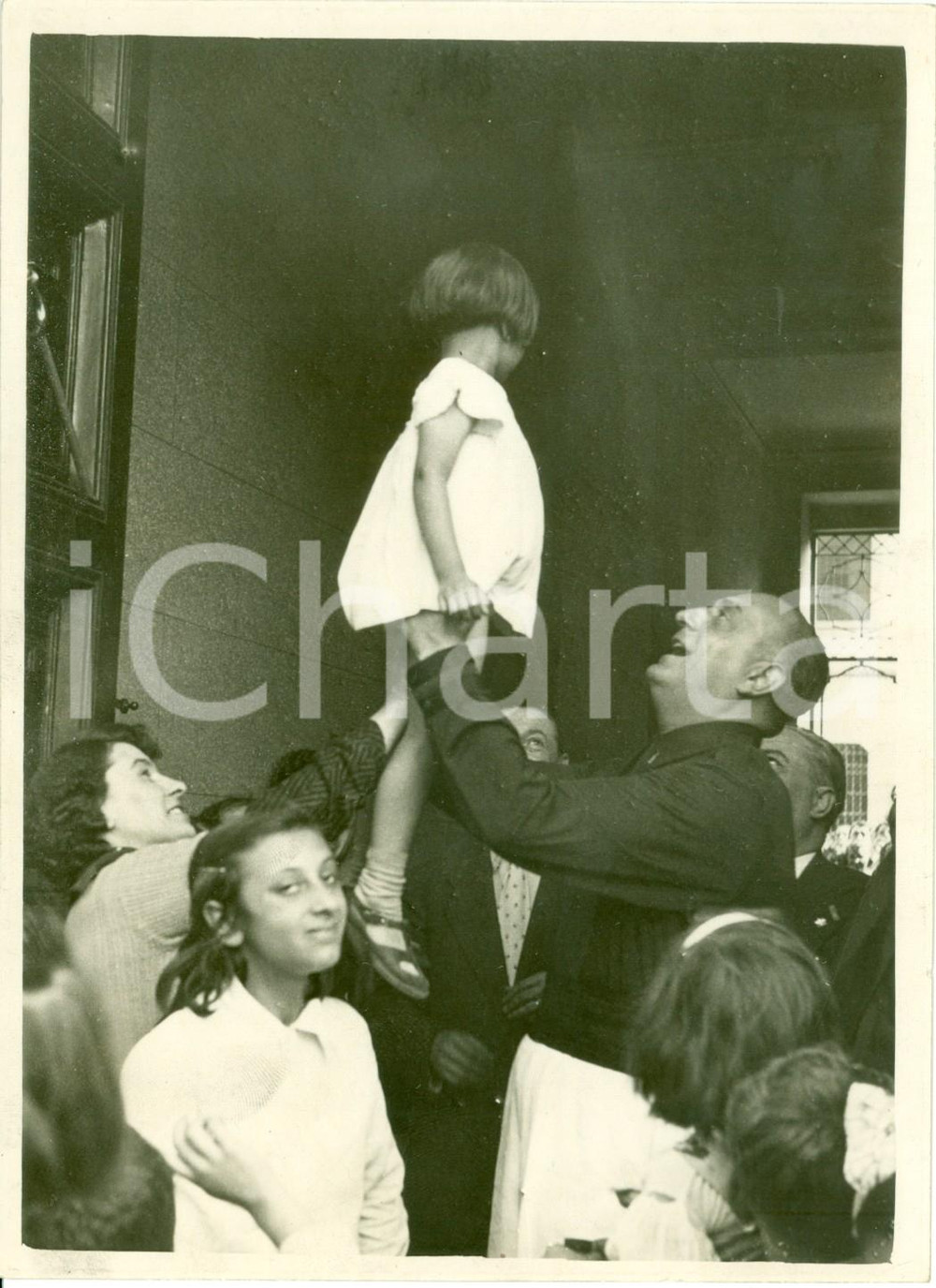 Fotografia d epoca originale 1938 MILANO Rino PARENTI con bambini officine MANIFATTURA TABACCHI Fotografia 1