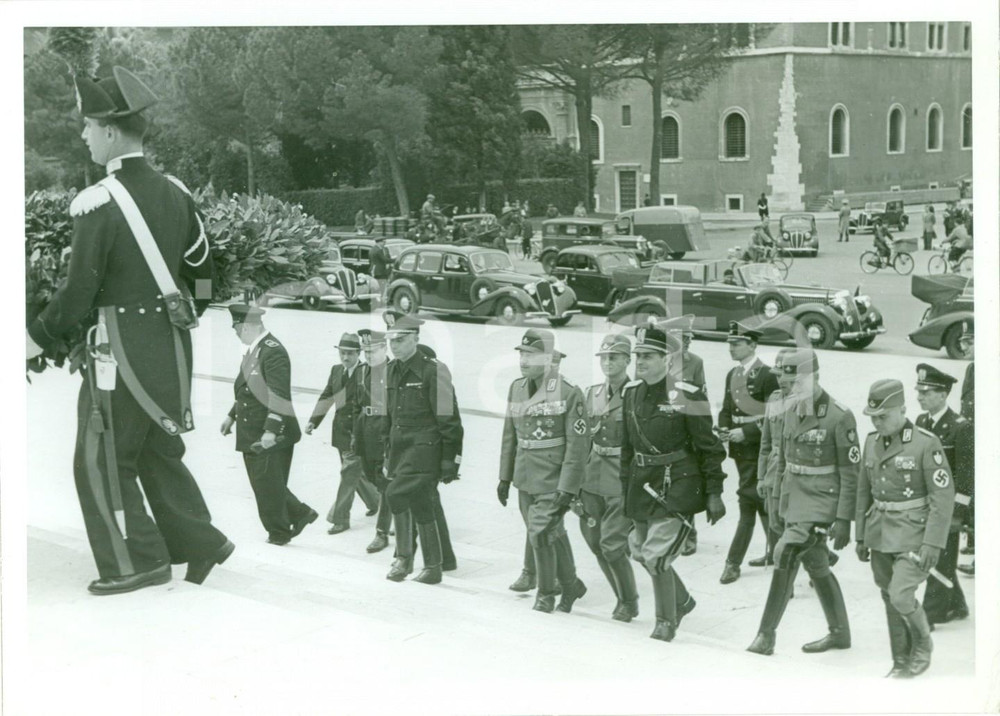 Fotografia d epoca originale 1939 ROMA Colonnello Konstantin HIERL Giuseppe TASSINARI al MILITE IGNOTO Foto 1