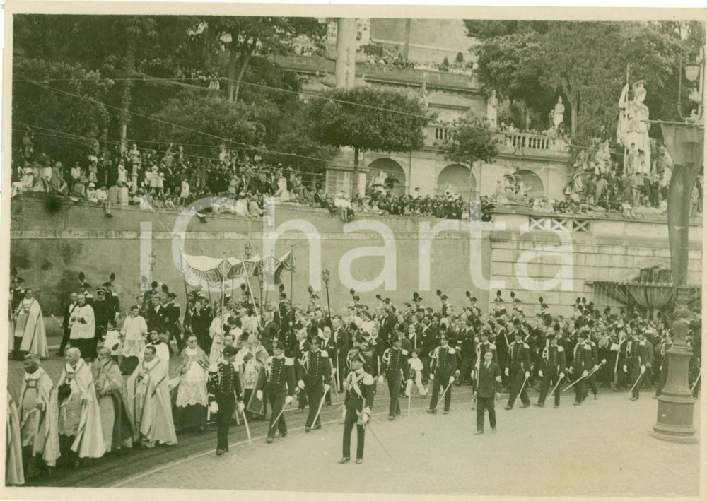 Fotografia d epoca originale 1929 ROMA Congresso Eucaristico Carabinieri e prelati in processione FOTOGRAFIA 1