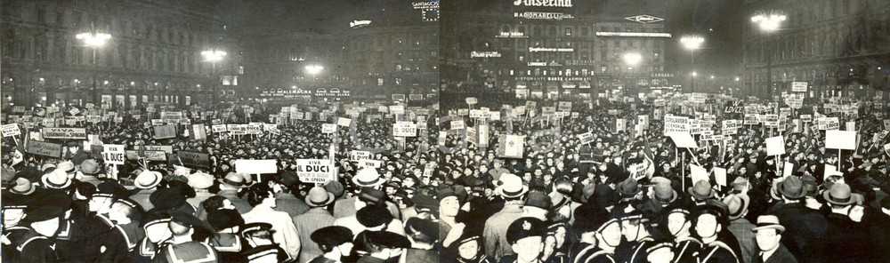 Fotografia d epoca originale 1939 MILANO PIAZZA DUOMO Folla e Dopolavoro festeggiano PRESA DI BARCELLONA Foto 1