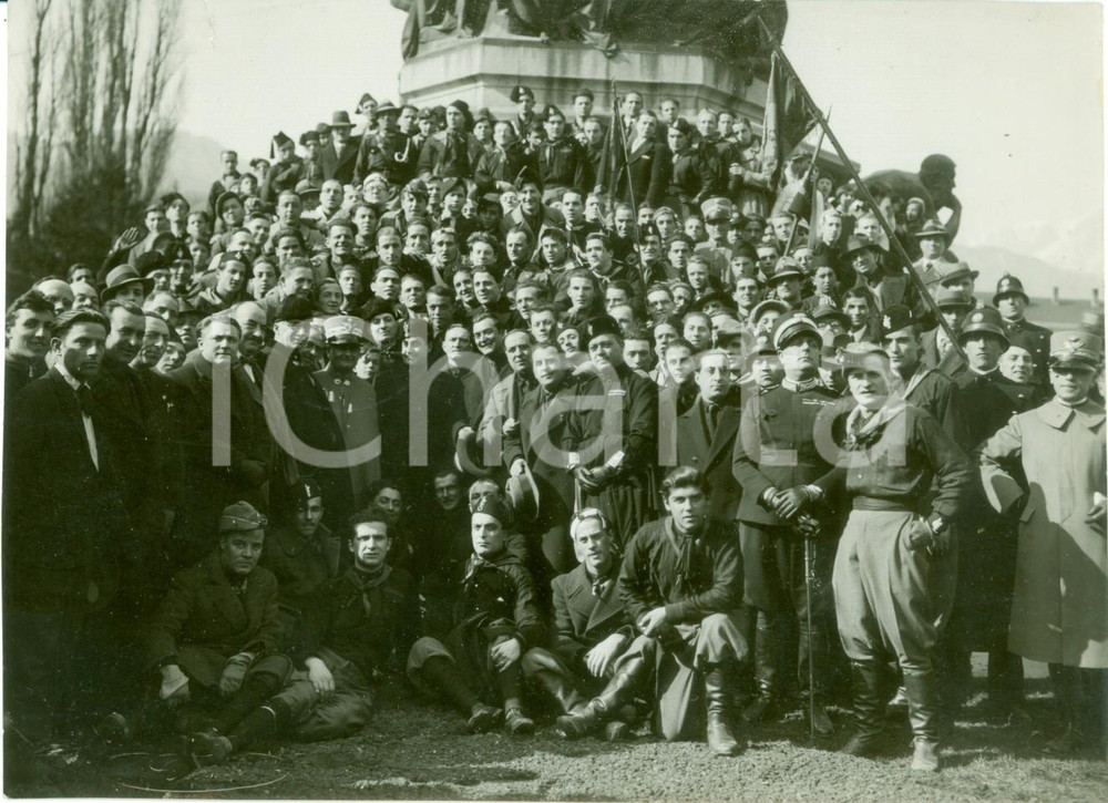 Fotografia d epoca originale 1933 TRENTO Achille STARACE Giovani Fascisti e GUF al Monumento a DANTE Foto 1