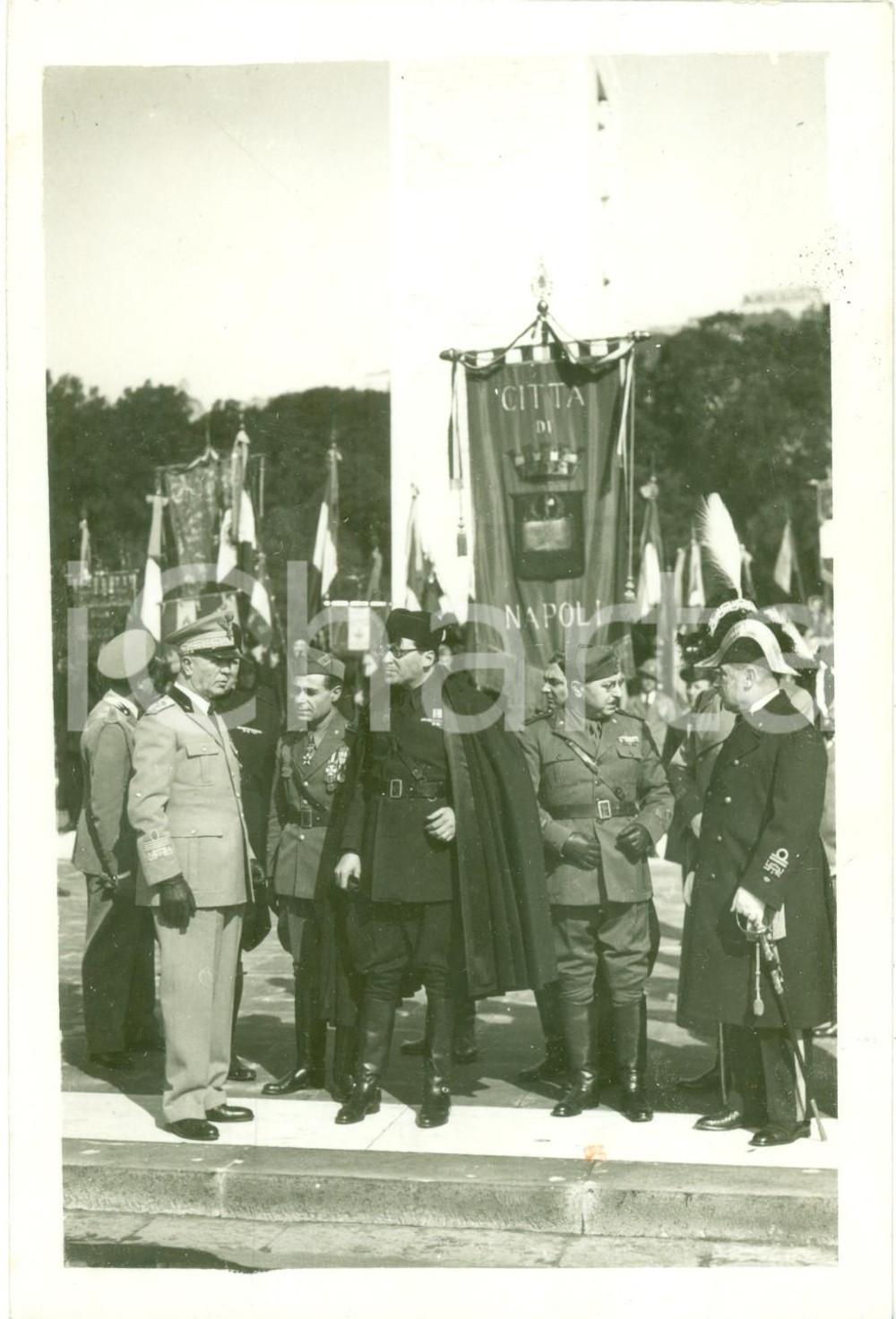 Fotografia d epoca originale 1937 NAPOLI Pietro BADOGLIO celebra impresa africana al Monumento a DIAZ Foto 1