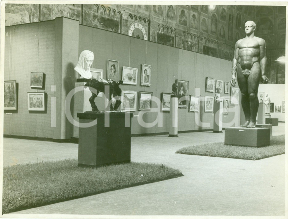 Fotografia d epoca originale 1939 NAPOLI Statua La Stirpe scultore Paolo BOLDRIN alla Mostra d Arte FOTO 1