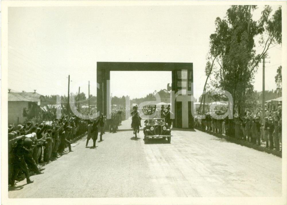 Fotografia d epoca originale 1938 ADDIS ABEBA ETIOPIA AOI Corteo vicerÃ¨ Amedeo di SAVOIA acclamato dal popolo 1
