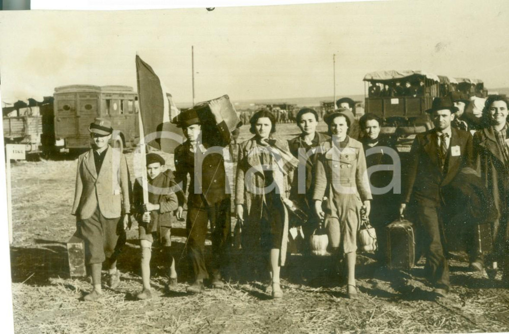 Fotografia d epoca originale 1938 LIBIA Famiglie dei coloni prendono possesso dei poderi Fotografia 1