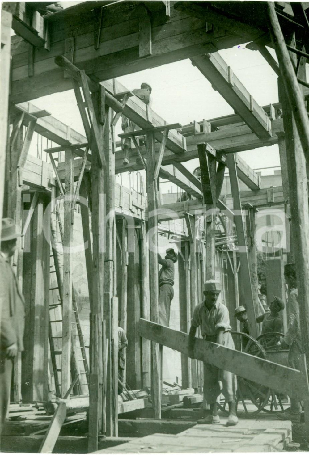 Fotografia d epoca originale 1933 ROMA Operai in cantiere per nuovi edifici in VIA REGINA ELENA Fotografia 1