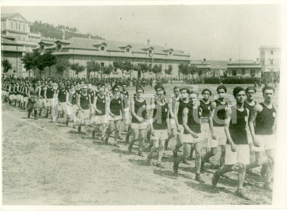 Fotografia d epoca originale 1935 ca ROMA ? La squadra ginnastica della MILIZIA VOLONTARIA MVSN Fotografia 1