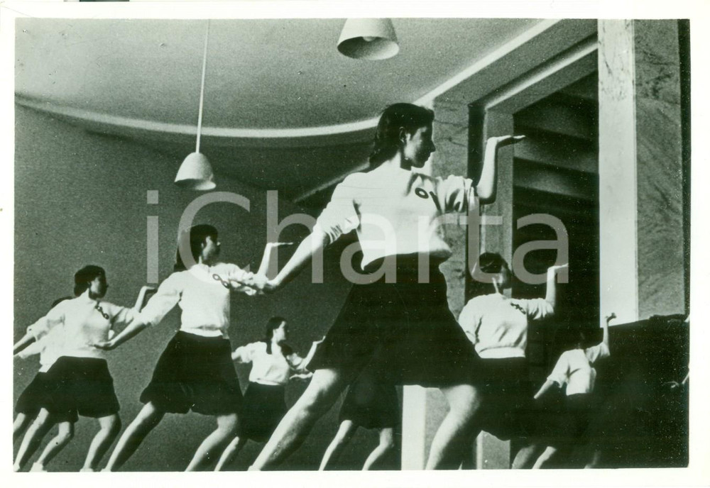 Fotografia d epoca originale 1935 ca ROMA ? Giovani Italiane OPERA BALILLA ballano all egiziana Fotografia 1